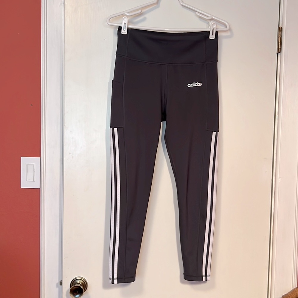 Adidas leggings with pockets and white stripes size medium